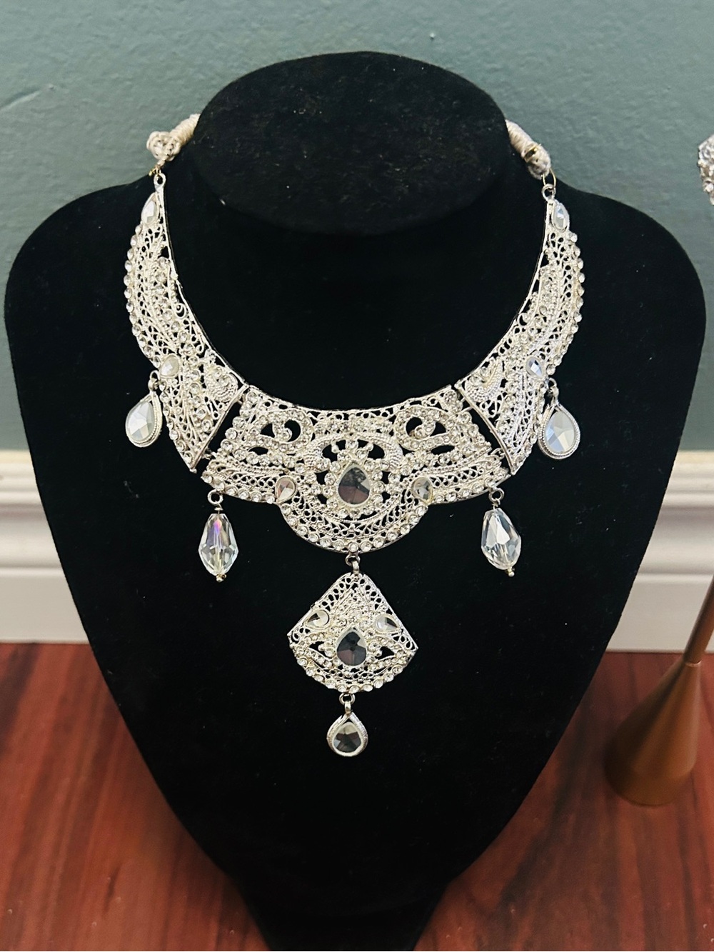 Silver-plated Choker Necklace & Earring Set - Picture 3 of 6
